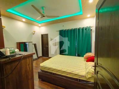 ڈی ایچ اے فیز 5 - بلاک ایل فیز 5,ڈیفنس (ڈی ایچ اے),لاہور میں 4 کمروں کا 10 مرلہ مکان 6.0 کروڑ میں برائے فروخت۔