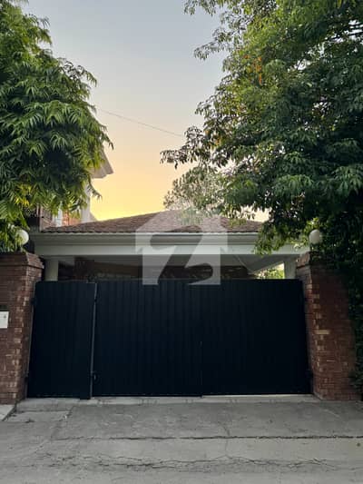 Spacious 3+ Kanal Home Boasts A Beautiful Garden And Is Conveniently Located Just 3 Kilometers From The Airport.