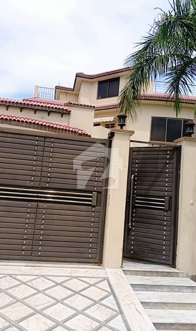 Ideal 20 Marla House Available In Hayatabad Phase 7 - E4, Peshawar