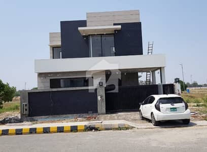 ڈی ایچ اے فیز 7 ڈیفنس (ڈی ایچ اے),لاہور میں 4 کمروں کا 10 مرلہ مکان 2.5 لاکھ میں کرایہ پر دستیاب ہے۔