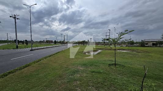 پائن پارک ملت روڈ,فیصل آباد میں 5 مرلہ رہائشی پلاٹ 41.0 لاکھ میں برائے فروخت۔