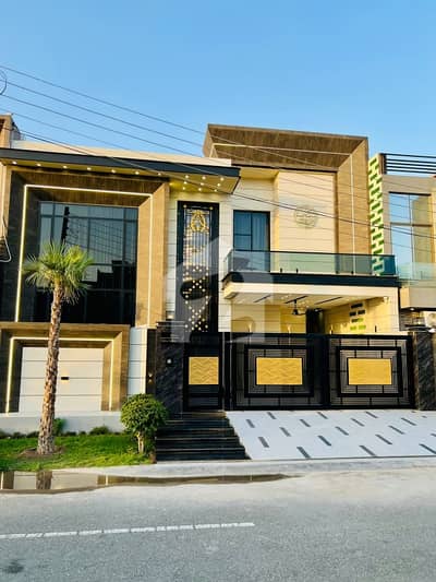 11 Marla Luxury House Is Available For Sale