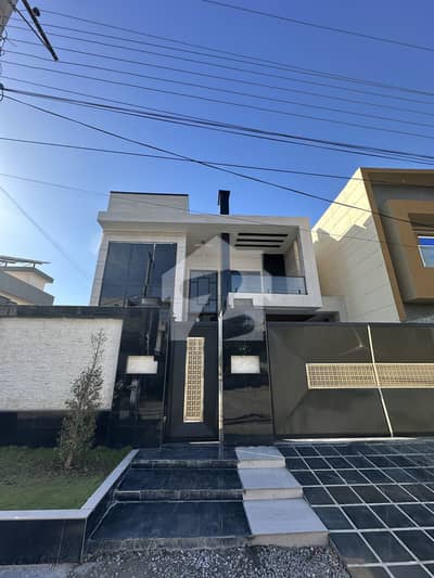 ریگی ماڈل ٹاؤن فیز 3 ۔ بلاک بی3 ریگی ماڈل ٹاؤن فیز 3,ریگی ماڈل ٹاؤن,پشاور میں 9 کمروں کا 10 مرلہ مکان 5.2 کروڑ میں برائے فروخت۔