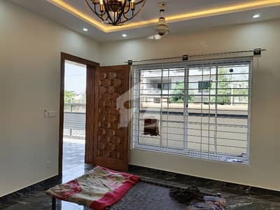 سی بی آر ٹاؤن فیز 1 سی بی آر ٹاؤن,اسلام آباد میں 6 کمروں کا 13 مرلہ مکان 6.8 کروڑ میں برائے فروخت۔