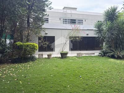 ایف ۔ 7 اسلام آباد میں 6 کمروں کا 2 کنال مکان 12.0 لاکھ میں کرایہ پر دستیاب ہے۔