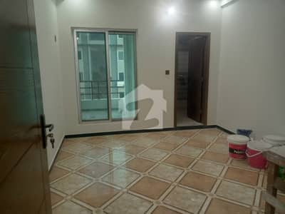 سوان گارڈن اسلام آباد میں 4 کمروں کا 7 مرلہ فلیٹ 1.2 کروڑ میں برائے فروخت۔