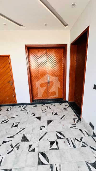 5 MARLA LOWER PORTION AVAILABLE FOR RENT IN CENTRAL PARK HOUSING SCHEME LAHORE