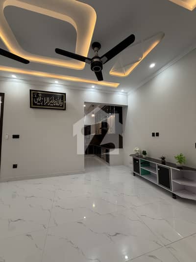 5 Marla Upper Portion Available For Rent In Central Park Housing Scheme Lahore