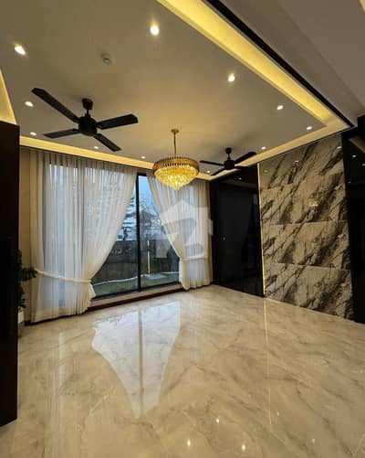 1 kanal Beautiful Upper portion Separate Gate For Rent Hot Location