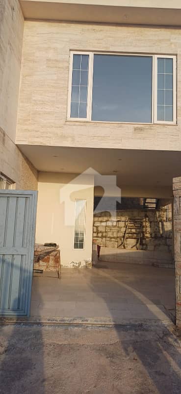بنی گالہ اسلام آباد میں 4 کمروں کا 1 کنال مکان 3.5 کروڑ میں برائے فروخت۔