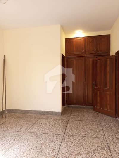 F-10 Upper VIP Ideal Portion Separate Entrance Separate Meter All Facilities Available