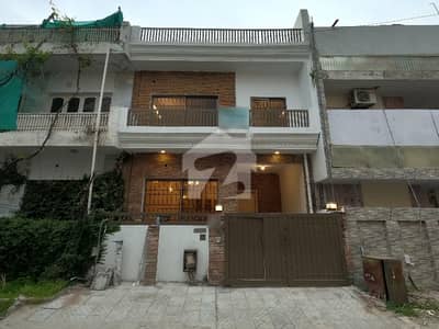 Prime Location 800 Square Feet House In F-10/3 Is Available