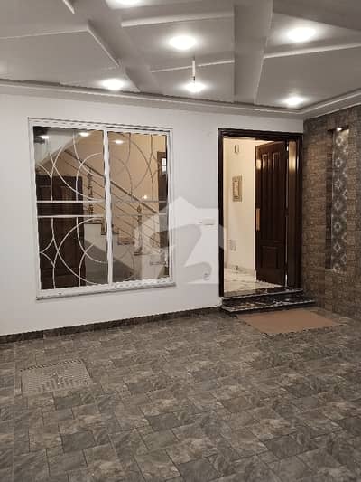 بحریہ انکلیو - سیکٹر جی بحریہ انکلیو,بحریہ ٹاؤن,اسلام آباد میں 5 کمروں کا 9 مرلہ مکان 4.8 کروڑ میں برائے فروخت۔
