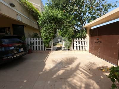House Sized 550 Square Yards Is Available For Sale In DHA Phase 5
