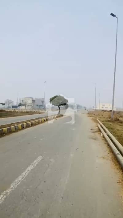 ڈی ایچ اے فیز 6 ڈیفنس (ڈی ایچ اے),لاہور میں 1 کنال رہائشی پلاٹ 4.25 کروڑ میں برائے فروخت۔