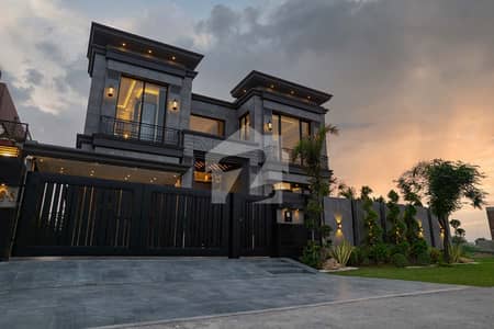 100% ORIGNAL KANAL EYE CATCHING SUPERB LUXURY BUNGALOW FOR SALE ON TOP LOCATION