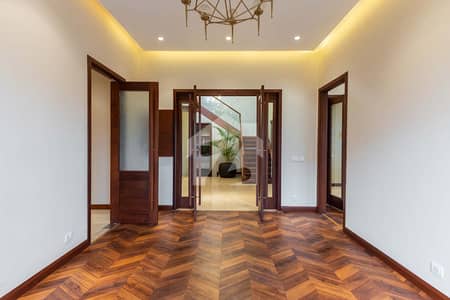 100% ORIGNAL KANAL EYE CATCHING SUPERB LUXURY BUNGALOW FOR SALE ON TOP LOCATION