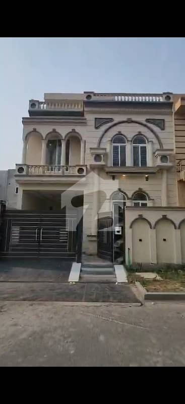 سٹی ہاؤسنگ سوسائٹی - بلاک اے سٹی ہاؤسنگ سوسائٹی,سیالکوٹ میں 4 کمروں کا 5 مرلہ مکان 58.0 ہزار میں کرایہ پر دستیاب ہے۔
