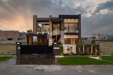 100% ORIGNAL KANAL EYE CATCHING SUPERB LUXURY BUNGALOW FOR SALE ON TOP LOCATION