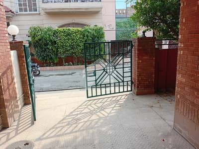 9 MARLA Red BRICK HOUSE Immaculate Coundition Bungalow For Sale Fort Villas