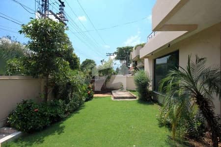 In Model Town 6 Kanal House For Sale With Good Front