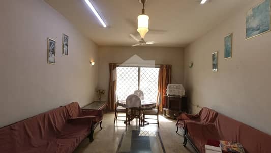 گلشنِ اقبال - بلاک 13 ڈی گلشنِ اقبال,گلشنِ اقبال ٹاؤن,کراچی میں 8 کمروں کا 1 کنال مکان 12.5 کروڑ میں برائے فروخت۔