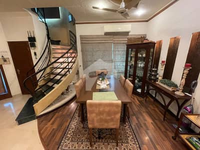 ڈی ایچ اے فیز 4 ڈیفنس (ڈی ایچ اے),لاہور میں 4 کمروں کا 10 مرلہ مکان 4.35 کروڑ میں برائے فروخت۔