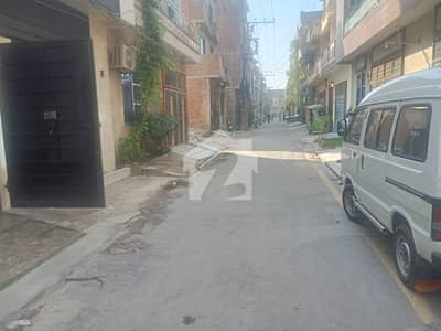 سبزہ زار سکیم لاہور میں 7 کمروں کا 5 مرلہ مکان 3.39 کروڑ میں برائے فروخت۔