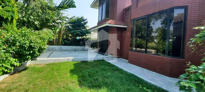 1 KANAL BIG FRONT SPECTACULAR HOUSE D/UNIT FOR SALE IN DHA PHASE 3 (100 ORIGNAL PICTURE)