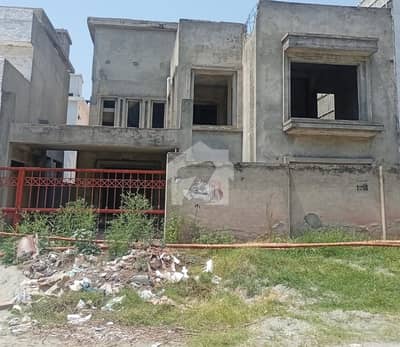 پی ایچ اے ایف آفیسرز ریزڈینسیا کوری روڈ,اسلام آباد میں 4 کمروں کا 14 مرلہ مکان 4.8 کروڑ میں برائے فروخت۔