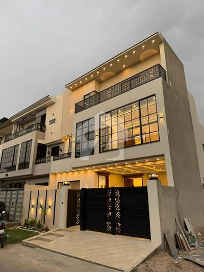 7.5 Marla Ultra Modern Triple Story Most Luxurious House Available For Sale At Prime Location
