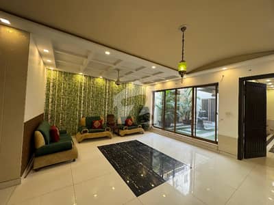 KANAL UPPER PORTION NEAR TO MARKET FOR RENT
