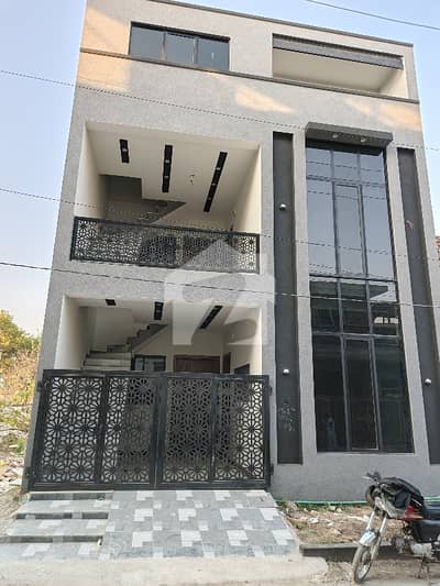 کالٹکس روڈ راولپنڈی میں 4 کمروں کا 4 مرلہ مکان 2.2 کروڑ میں برائے فروخت۔