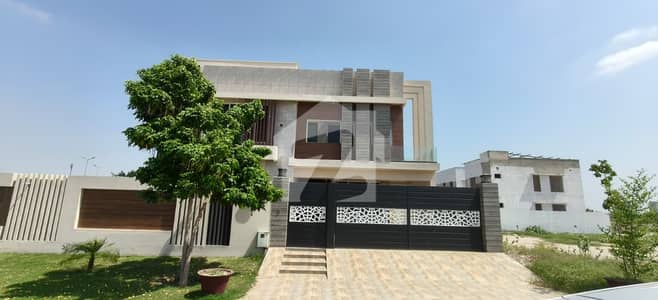 Prime Location DHA Phase 1 - Sector R House Sized 35 Marla Is Available Prime Location DHA Phase 1 - Sector R House Sized 35 Marla Is Available