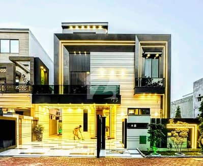 10 Marla Luxurious House Available For Rent