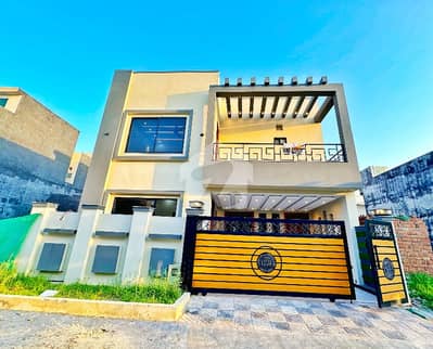 7 Marla Luxurious House Available For Rent
