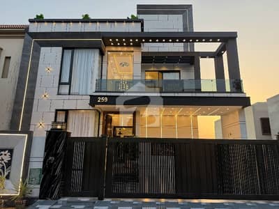 10 MARLA BEAUTIFUL FULL HOUSE FOR RENT BAHRIA TOWN LAHORE
