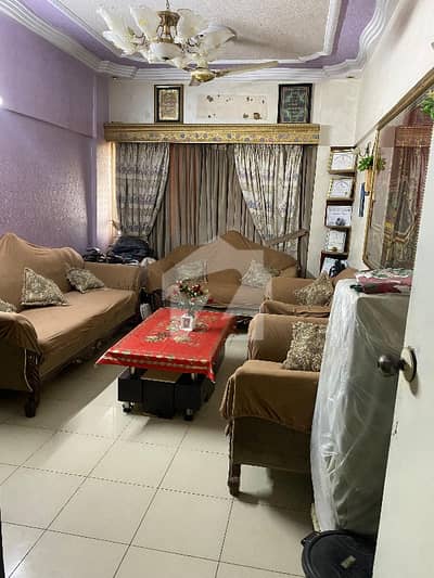 Prime Location Gulistan-E-Jauhar - Block 10 Flat Sized 1300 Square Feet Is Available