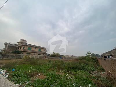 بنی گالہ اسلام آباد میں 2 کنال رہائشی پلاٹ 5.7 کروڑ میں برائے فروخت۔