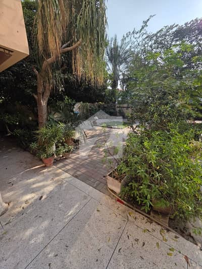 500 Yards Well Maintained House At Phase 5