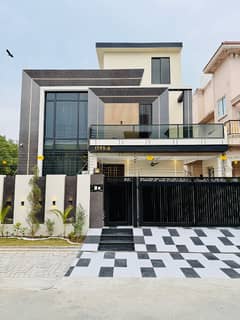 10 Marla Beautiful Ultra Modern House For Sale