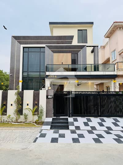10 Marla Beautiful Ultra Modern House For Sale 10 Marla Beautiful Ultra Modern House For Sale