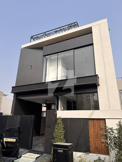 ULTRA LUXURY 5 MARLA HOUSE WITH ROOFTOP SEATING