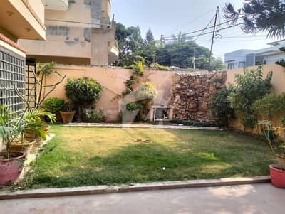 500 Yards Well Maintained House For Rent