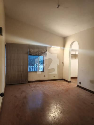 Prime 500-Yard Bungalow for Sale on Main Khayaban-e-Shujaat