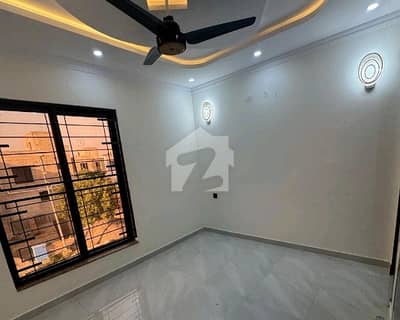 House Of 5 Marla In Central Park Housing Scheme For sale