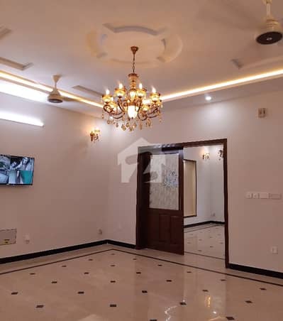 ٹاپ سٹی 1 اسلام آباد میں 5 کمروں کا 10 مرلہ مکان 1.5 لاکھ میں کرایہ پر دستیاب ہے۔