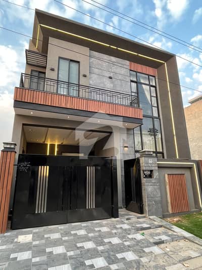 Avail Yourself A Great Facing Park 5 Marla House In Model Town