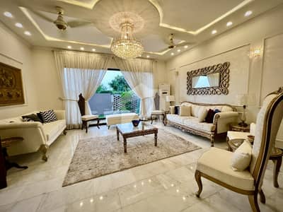 ڈی ایچ اے فیز 7 ڈیفنس (ڈی ایچ اے),لاہور میں 5 کمروں کا 1 کنال مکان 6.0 لاکھ میں کرایہ پر دستیاب ہے۔