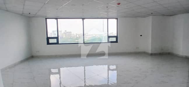گرینڈ سکوئر مال مین بلیوارڈ گلبرگ,گلبرگ,لاہور میں 3 مرلہ دفتر 2.25 کروڑ میں برائے فروخت۔